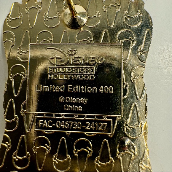 NWT. Disney pin. D23 2024 Lady & the Tramp Movie Posters Series DSSH Pin - Picture 10 of 10